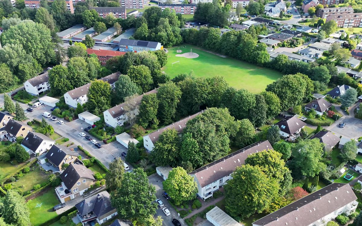 Luftaufnahme einer Wohnsiedlung mit viel Grün
